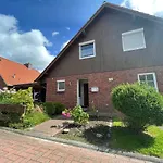 Haus Tillmann Mit Hund In Hooksiel Schillig
