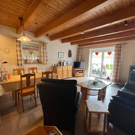 Haus Tillmann Mit Hund In Hooksiel *
