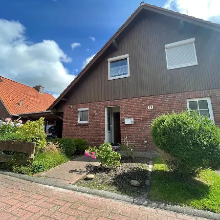 Haus Tillmann Mit Hund In Hooksiel シリヒ