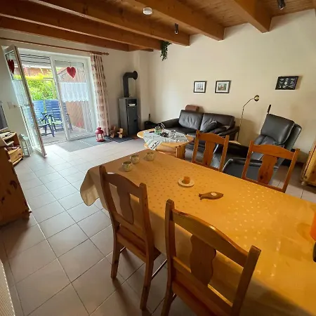 Haus Tillmann Mit Hund In Hooksiel