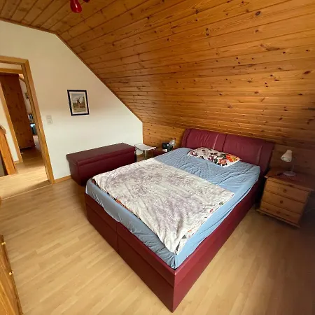 Haus Tillmann Mit Hund In Hooksiel