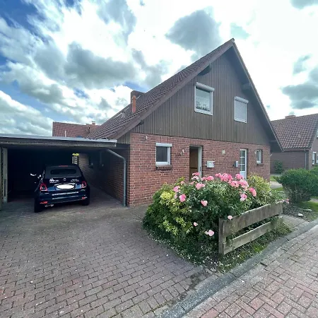 Haus Tillmann Mit Hund In Hooksiel *