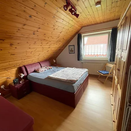 Haus Tillmann Mit Hund In Hooksiel