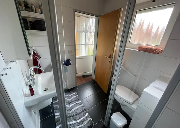 Haus Tillmann Mit Hund In Hooksiel